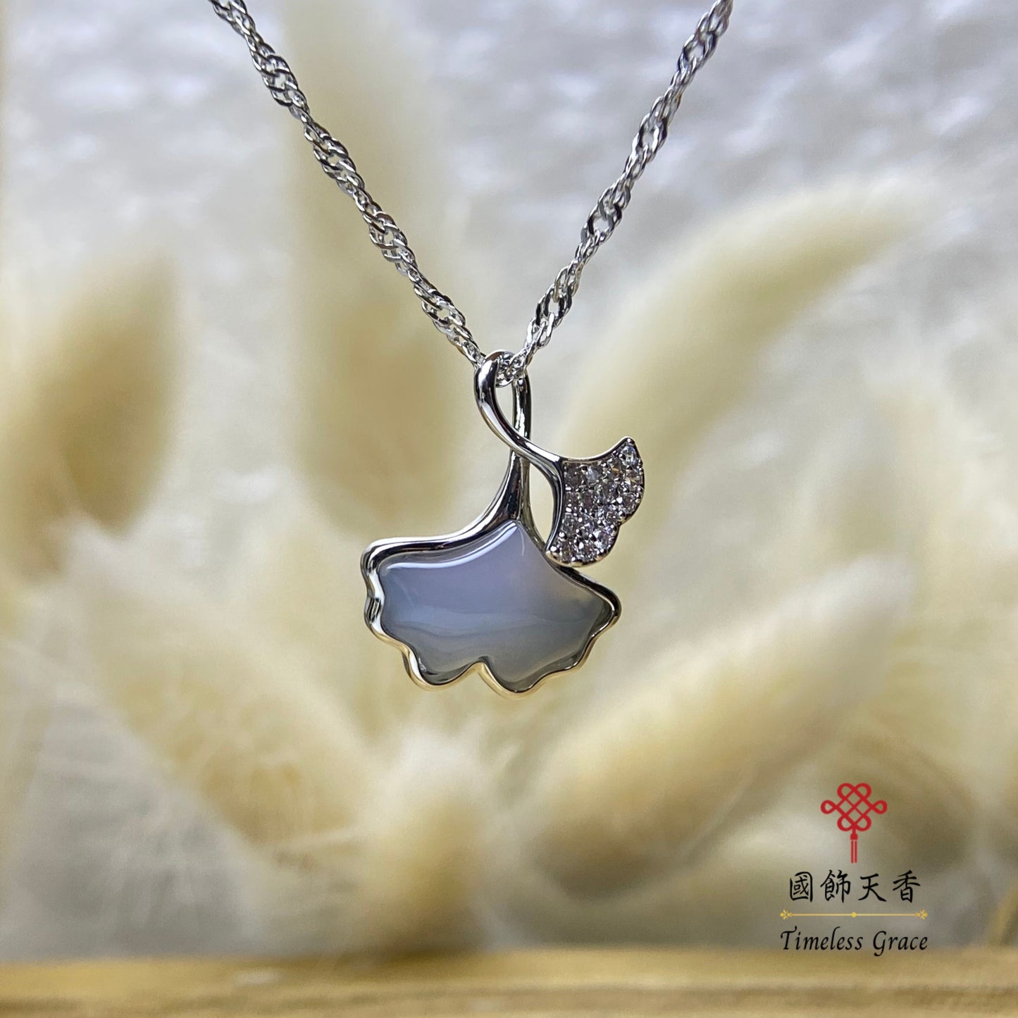 炫彩銀杏葉吊墜銅項鏈 (銀色)