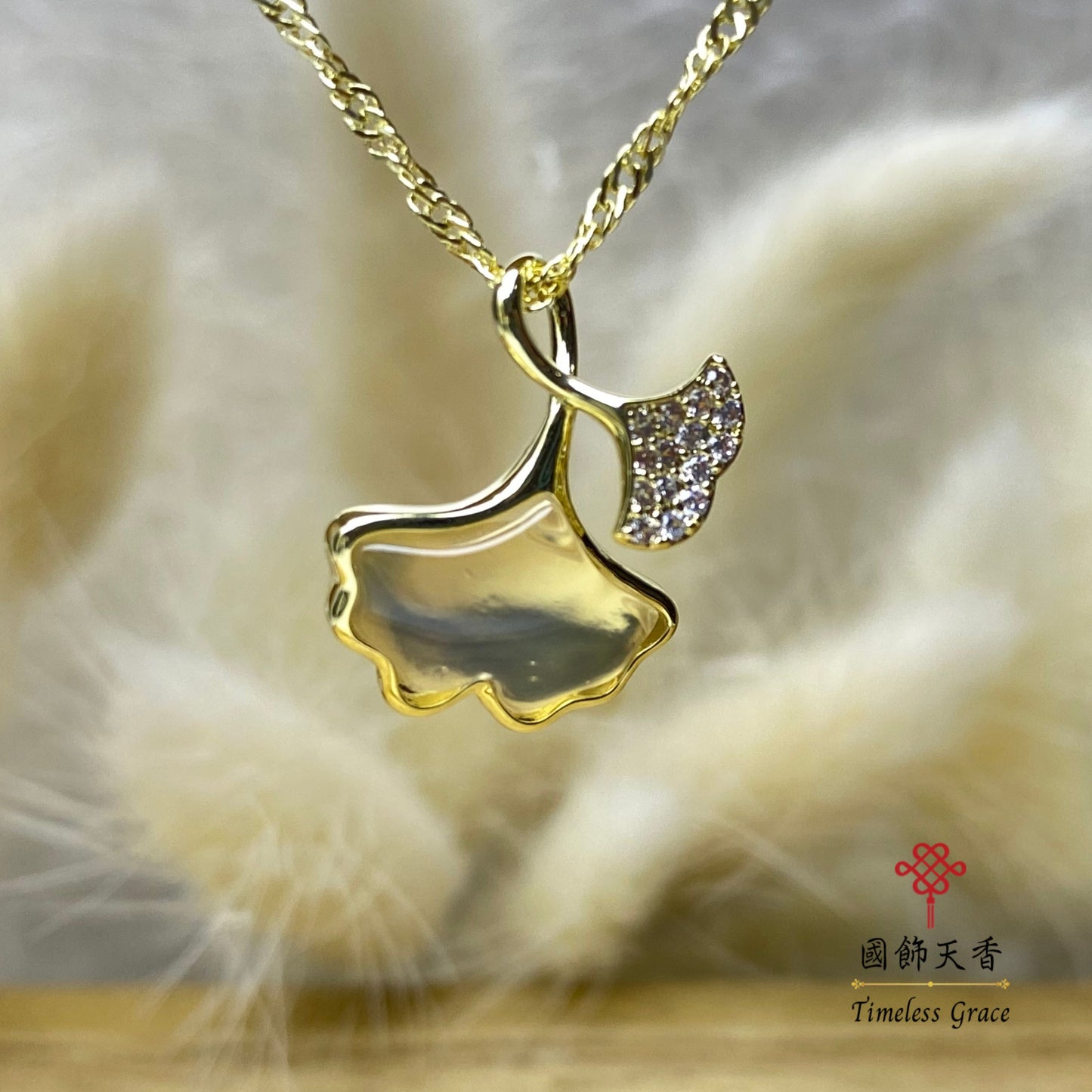 炫彩銀杏葉吊墜銅項鏈 (金色)