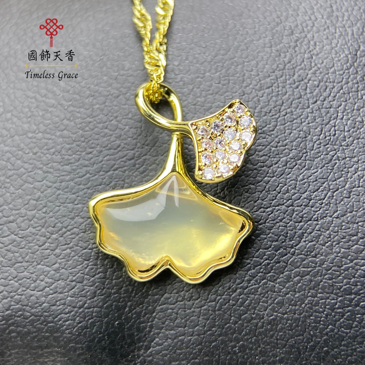 炫彩銀杏葉吊墜銅項鏈 (金色)