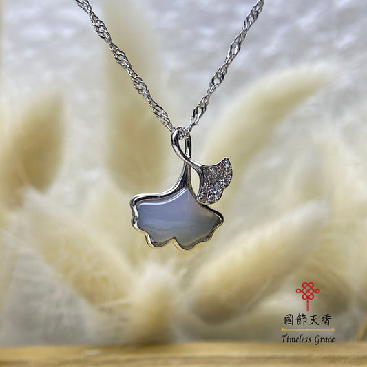 炫彩銀杏葉吊墜銅項鏈 (銀色)